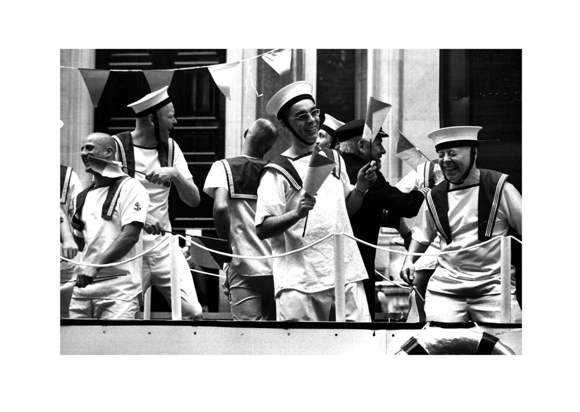 ‘Mardi-Gras’ parade / Piccadilly W1 / June 2001