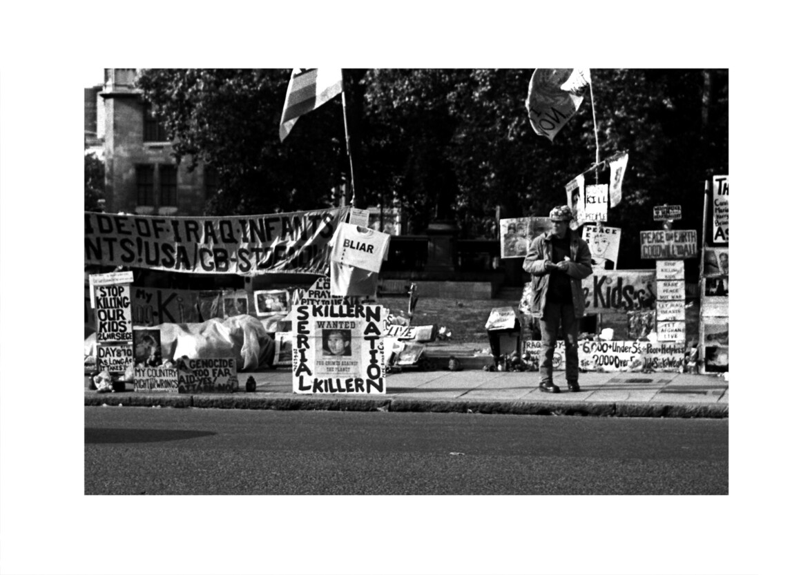 Brian Haw protest / Parliament Square SW1 / October 2003