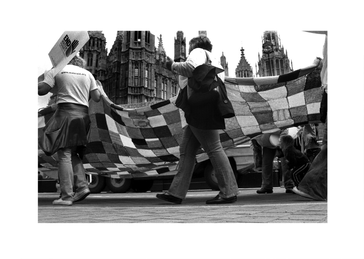 Wateraid ‘Knitted River’ / Abingdon Street SW1 / May 2007