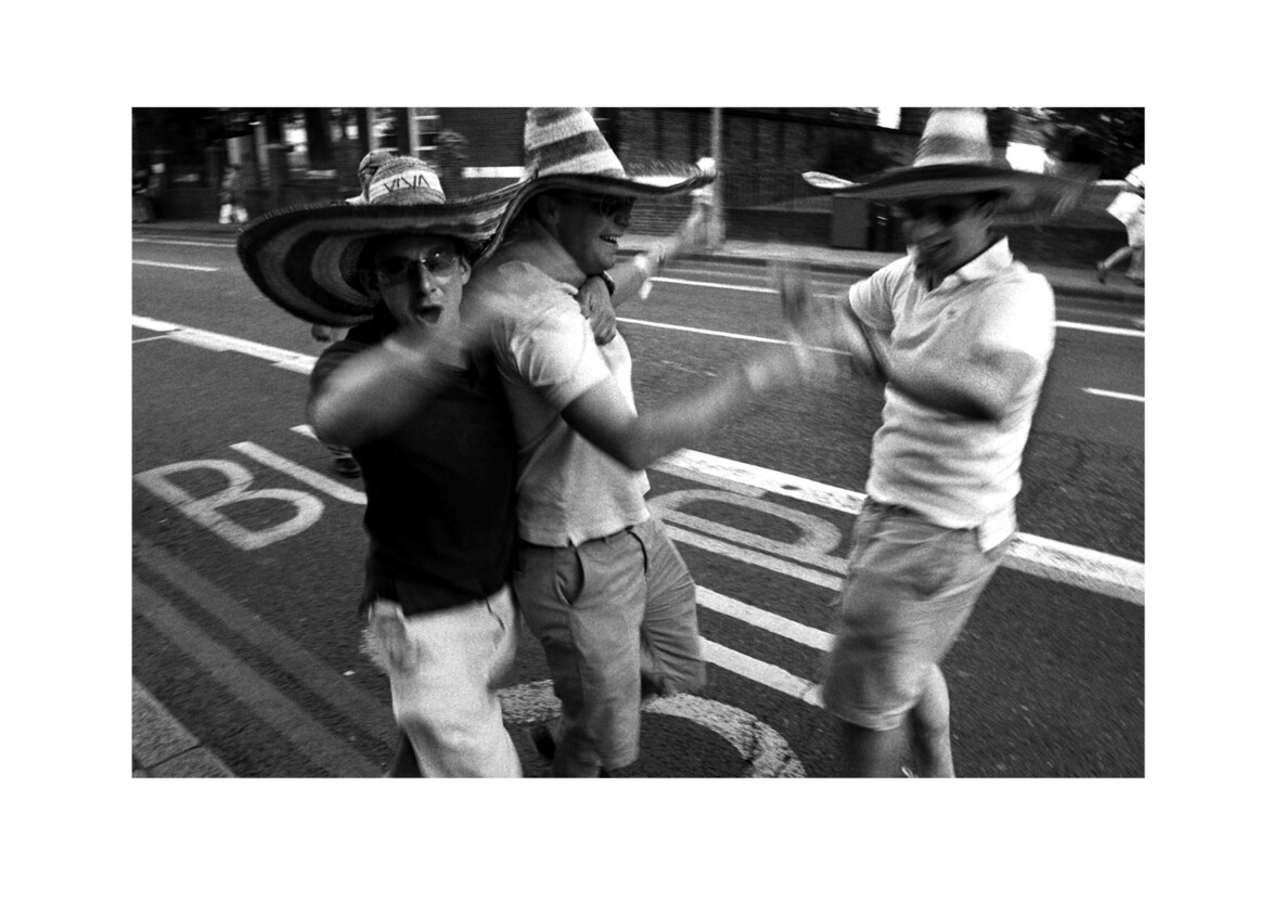 England fans celebrate winning the Ashes / Harleyford Road SE11 / August 2009