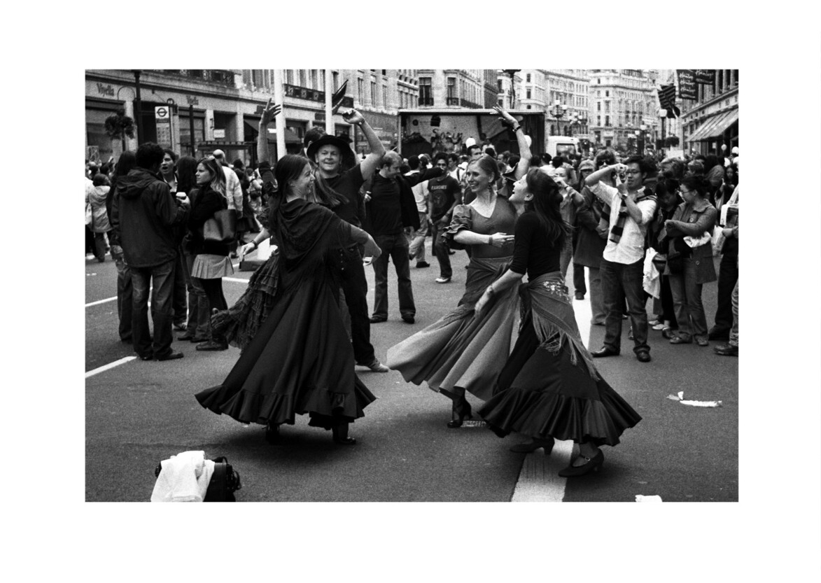 'Sevillanos' dancing / Regent Street W1 / May 2008