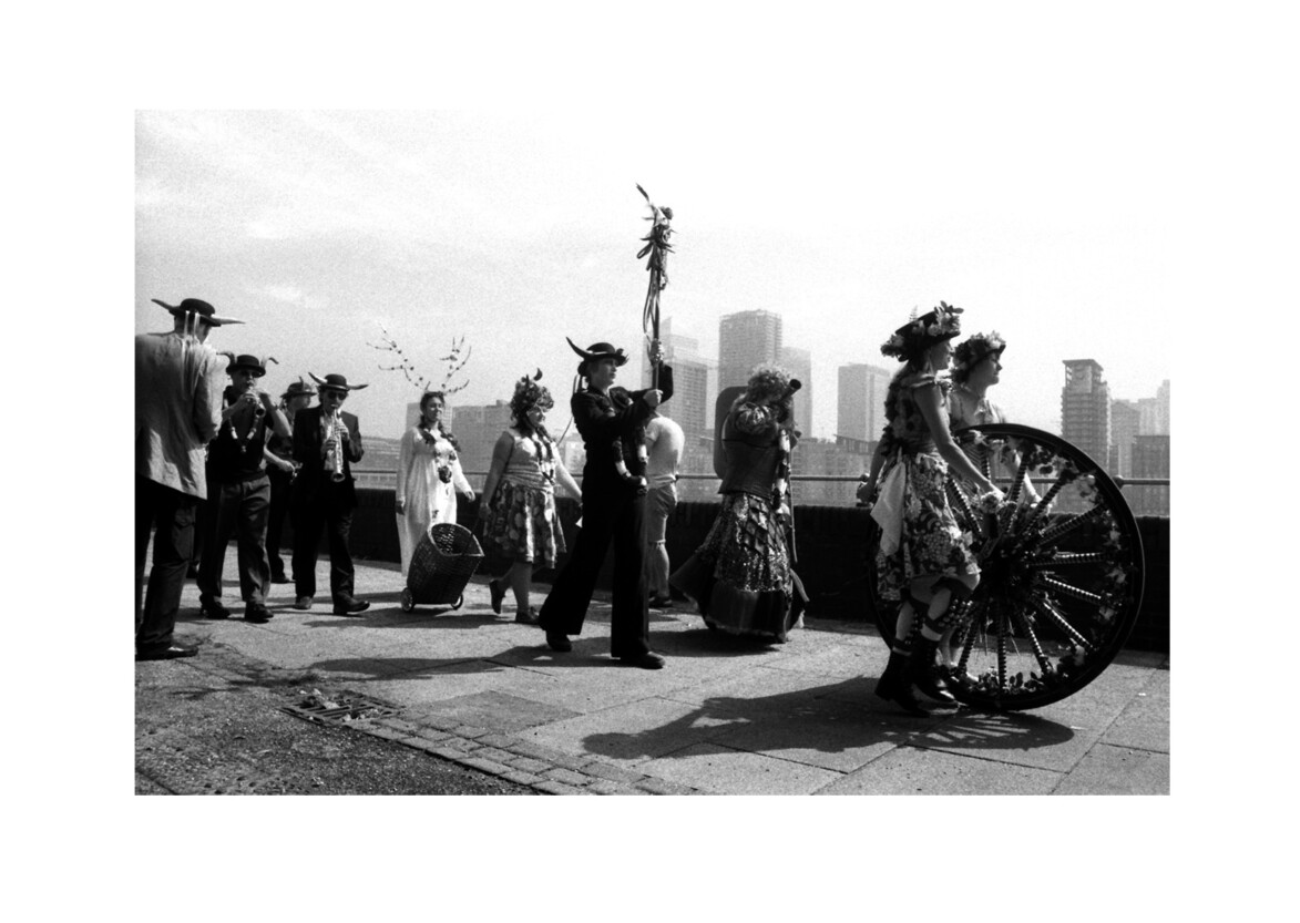 Charlton Horn Fair Parade / Thames Path SE16 / June 2009
