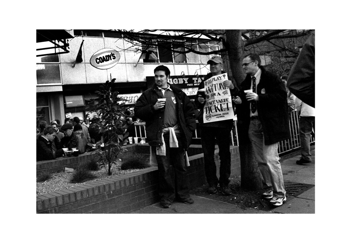 Irish rugby fans / London Road TW1 / March 2004