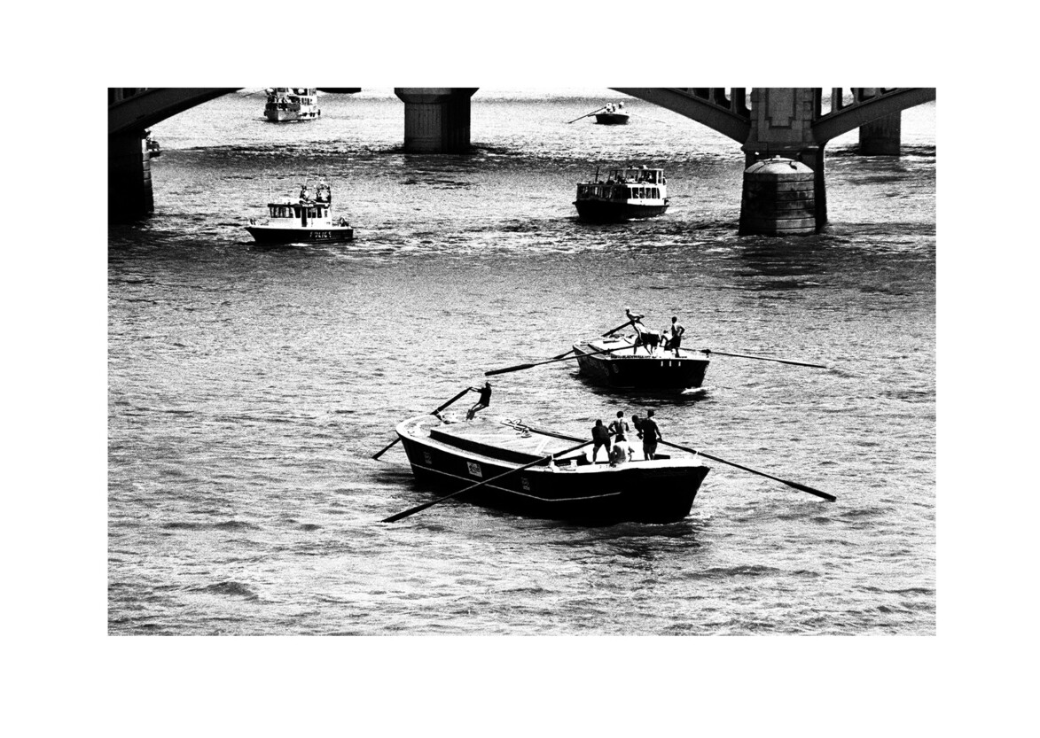 Tow Barge Race / from Millennium Bridge SE1 / July 2002