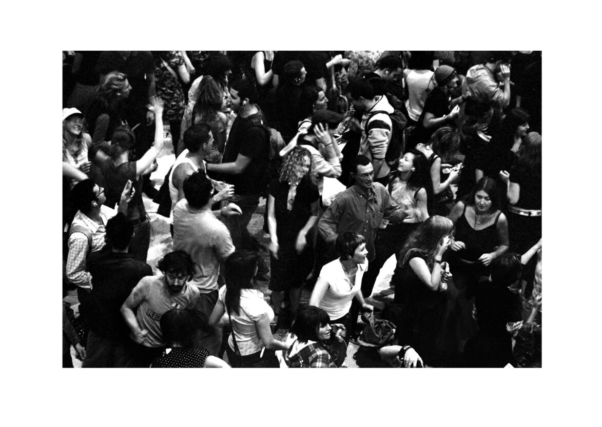 Mobile Clubbing flashmob / Liverpool Street Station EC2 / October 2006
