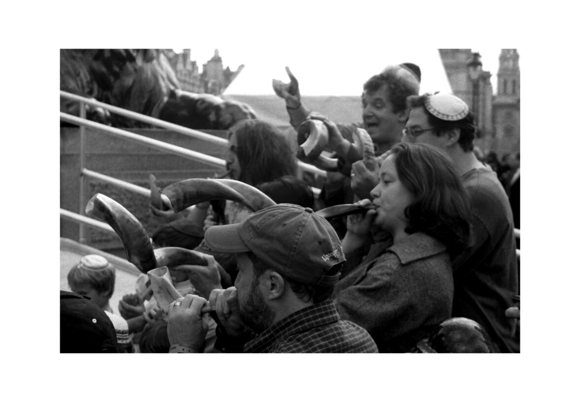 Simcha celebration / Trafalgar Square / October 2007