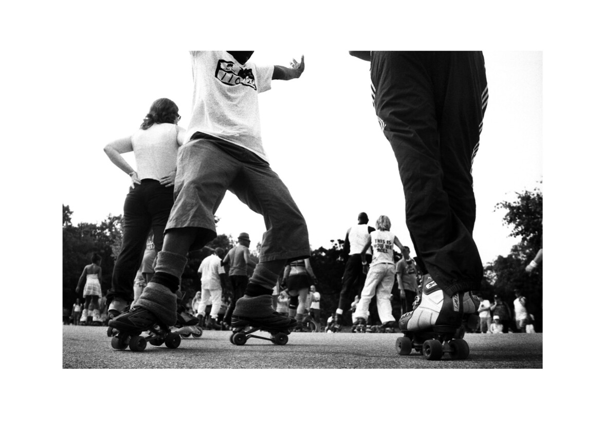 Rollerskate dancing / Serpentine Road W2 / July 2008